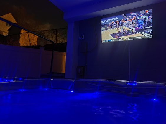 Luxurious Wellis Taurus Hot Tub